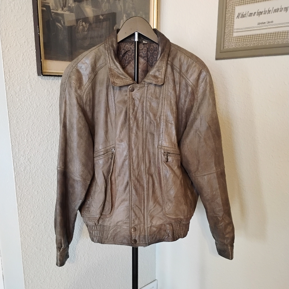 Vintage Roundtree & Yorke Men's Size Medium Soft Brown Leather Bomber Jacket
